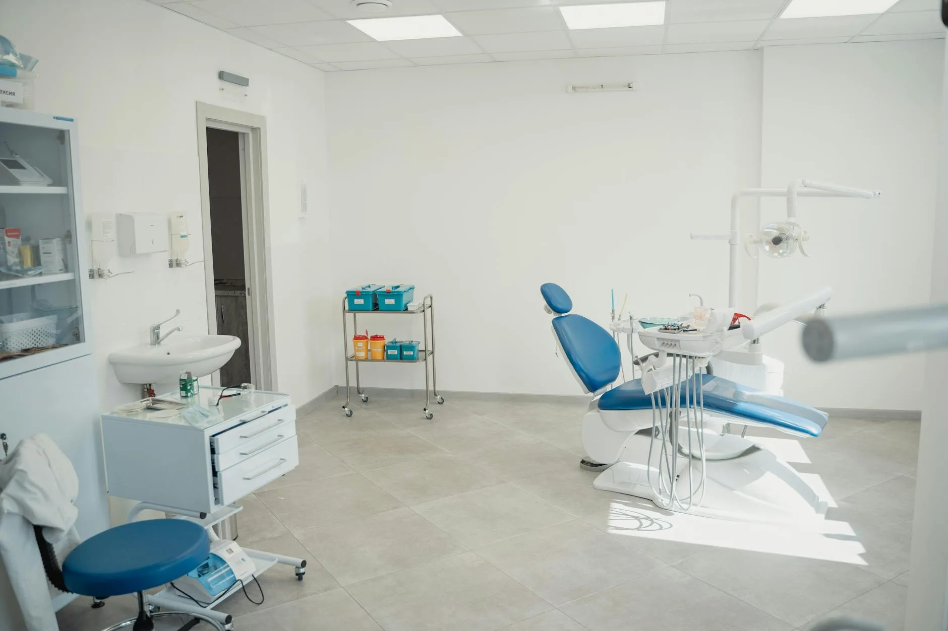 Helle, saubere Arztpraxis – Praxisreinigung nach Hygienestandards